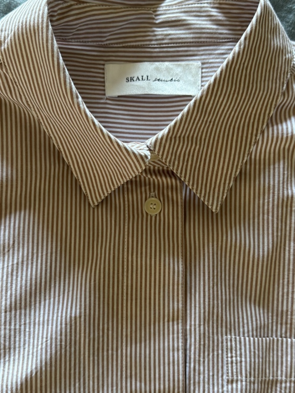 Small button up - Picture 2 of 2